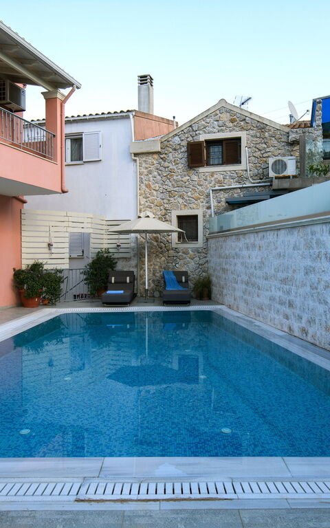 Doctor'S House: all'aperto, Esterni, Piscina