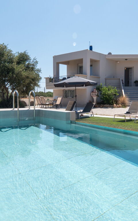 Magnolia: all'aperto, Esterni, Piscina