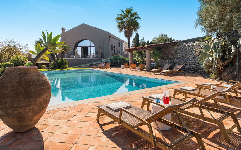 Villa Continella: all'aperto, Esterni