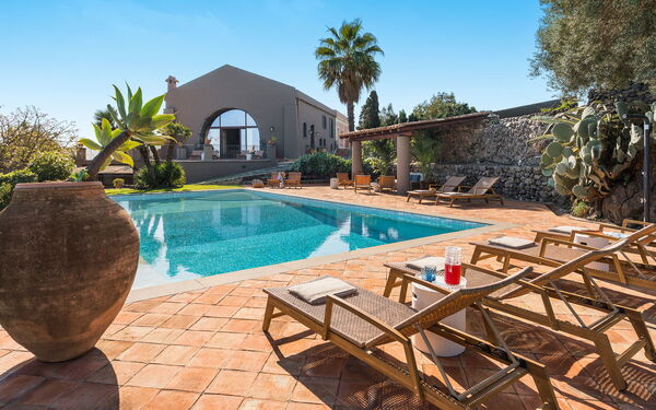 Villa Continella: all'aperto, Esterni