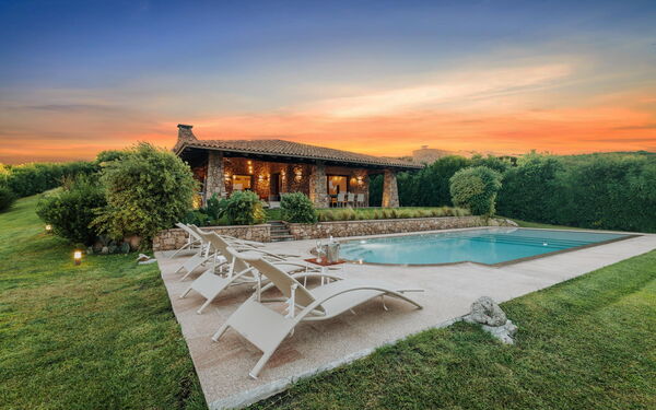 Villa Marinella: Esterni, Piscina