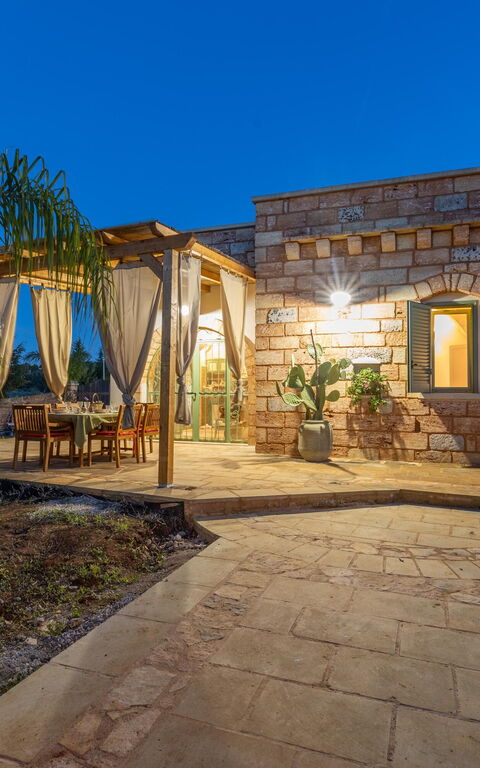 Villa Renedda: all'aperto, Esterni