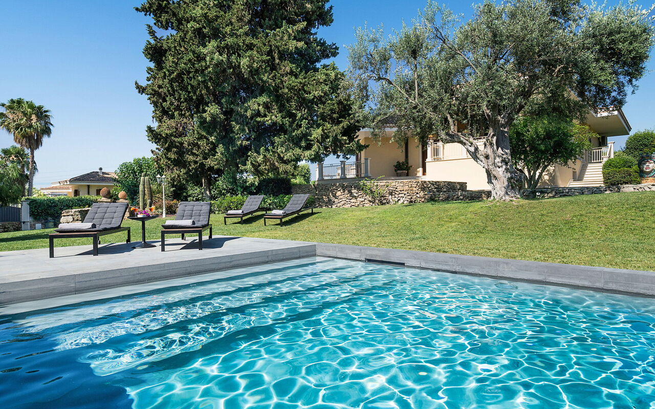 Villa Profumo D'Oriente: all'aperto, Esterni, Giardino, Piscina