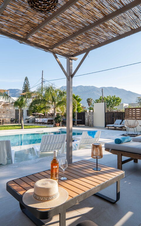 Villa Olympia: all'aperto, Balcone / Terrazza / Patio, Esterni, Piscina