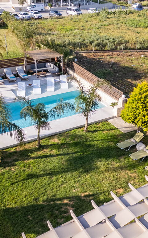 Villa Olympia: all'aperto, Esterni, Giardino, Piscina