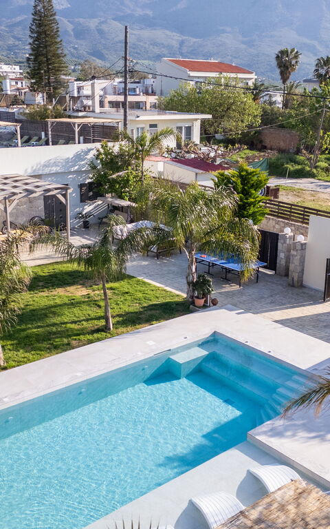Villa Olympia: all'aperto, Esterni, Giardino, Piscina