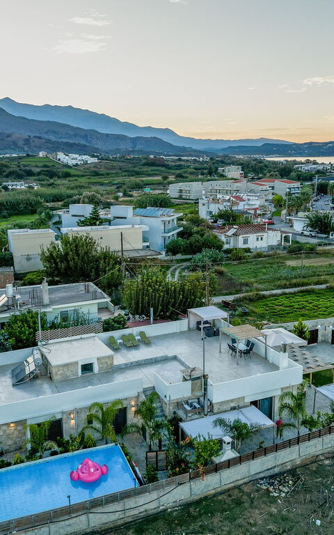 Villa Olympia: Piscina, Vista Panoramica