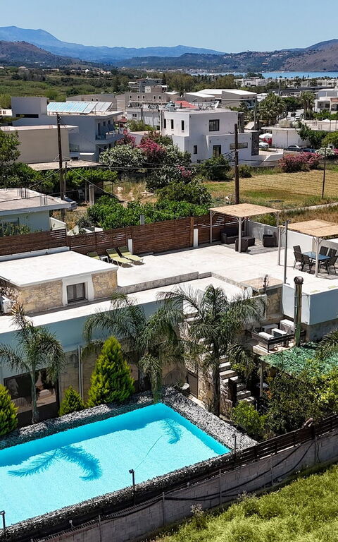 Villa Olympia: Piscina, Vista Panoramica