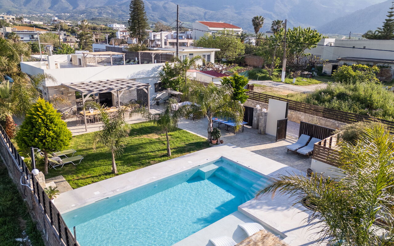 Villa Olympia: all'aperto, Esterni, Giardino, Piscina