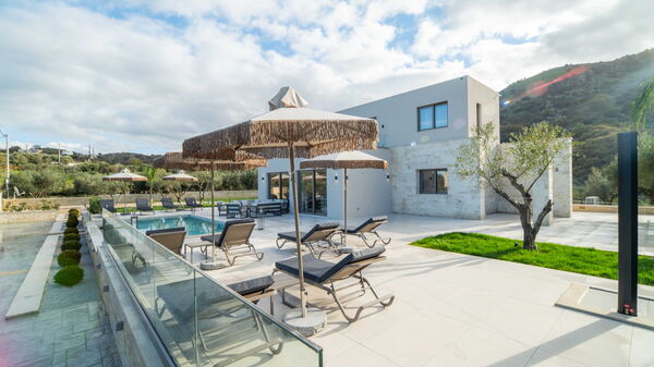 Villa Vasilissa: all'aperto, Esterni