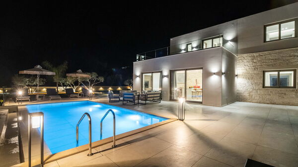 Villa Vasilissa: Piscina