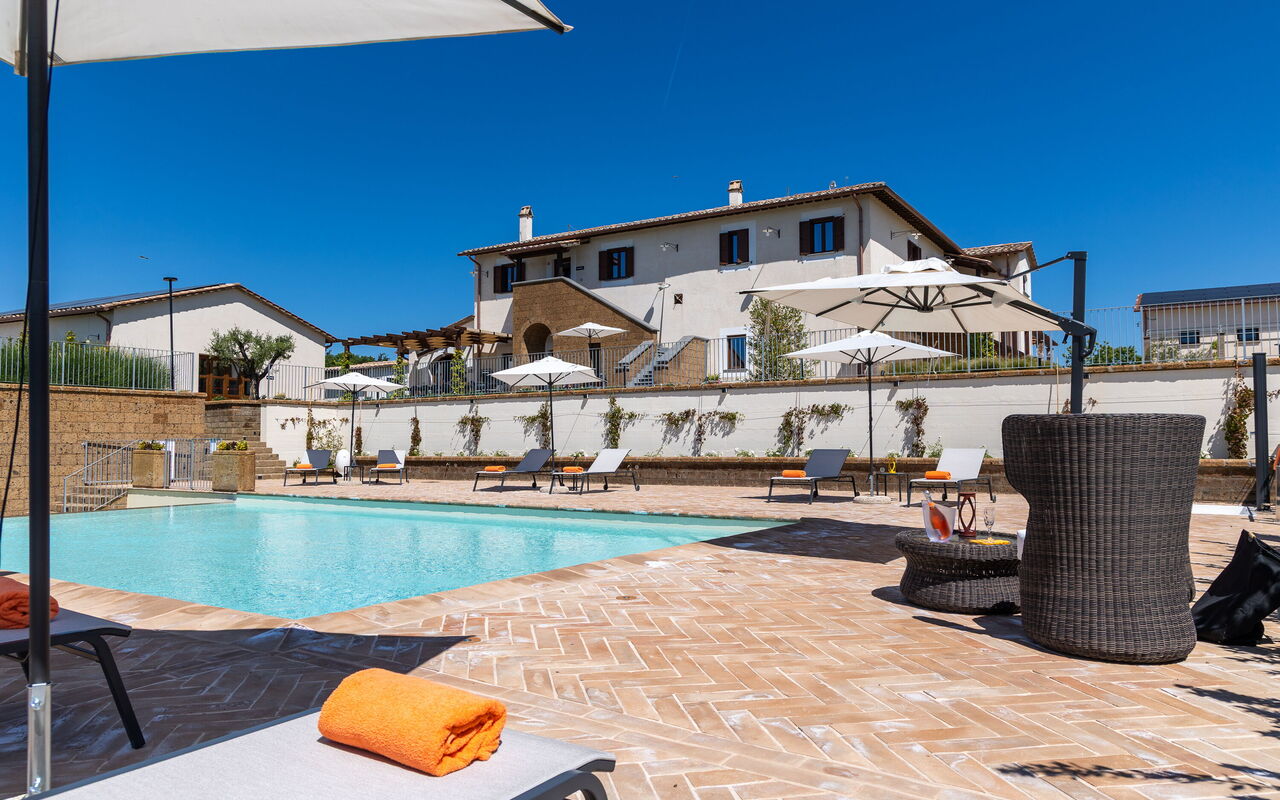Tenuta Poggio Guiano: all'aperto, Esterni, Piscina