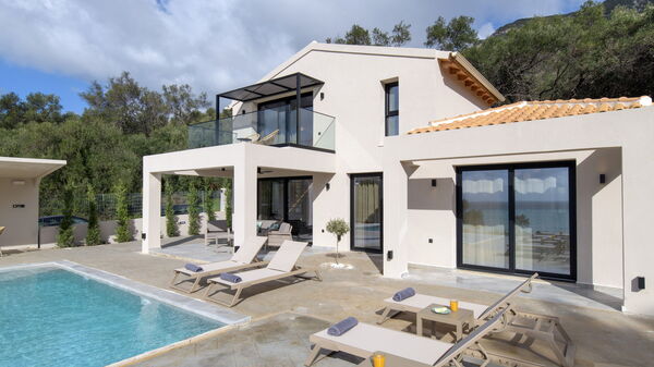 Villa Elais: all'aperto, Piscina