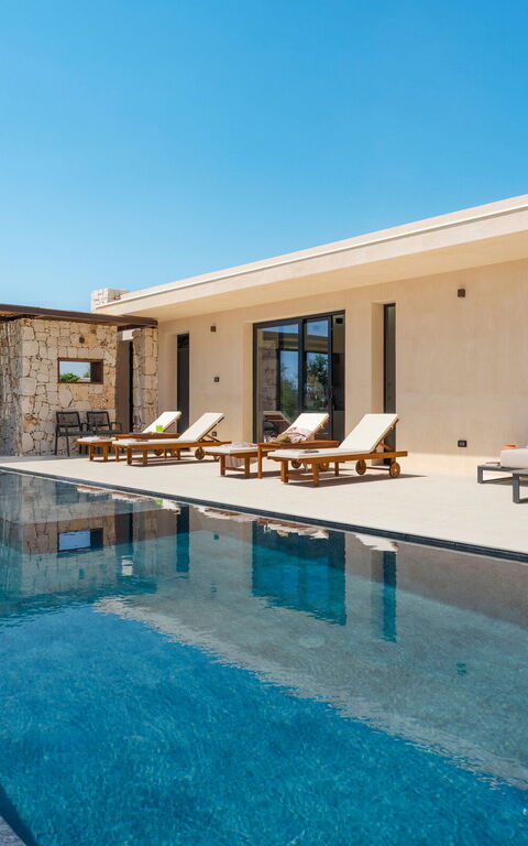 Eos Villa: all'aperto, Esterni, Piscina
