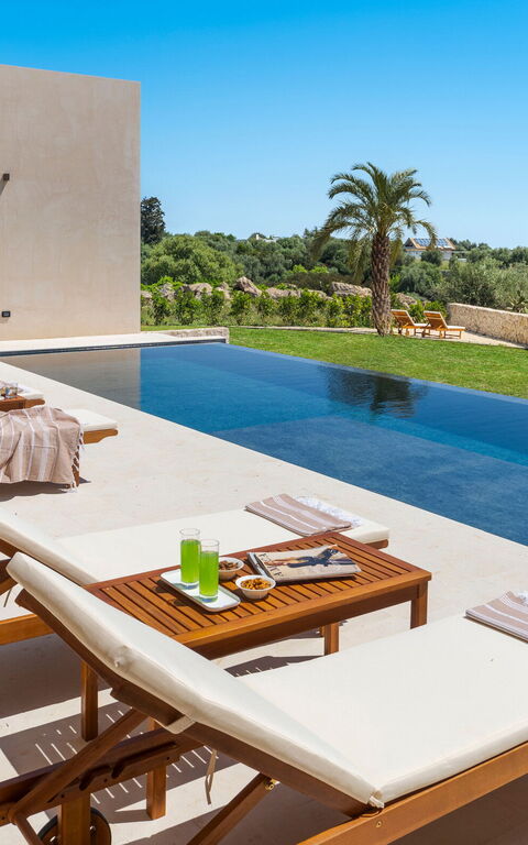 Eos Villa: all'aperto, Esterni, Giardino, Piscina