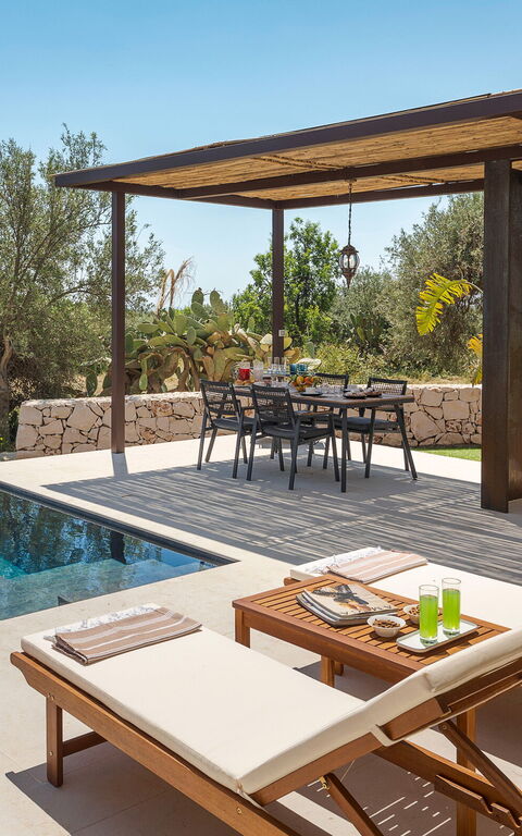 Eos Villa: all'aperto, Esterni, Piscina