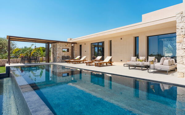 Eos Villa: all'aperto, Esterni, Piscina