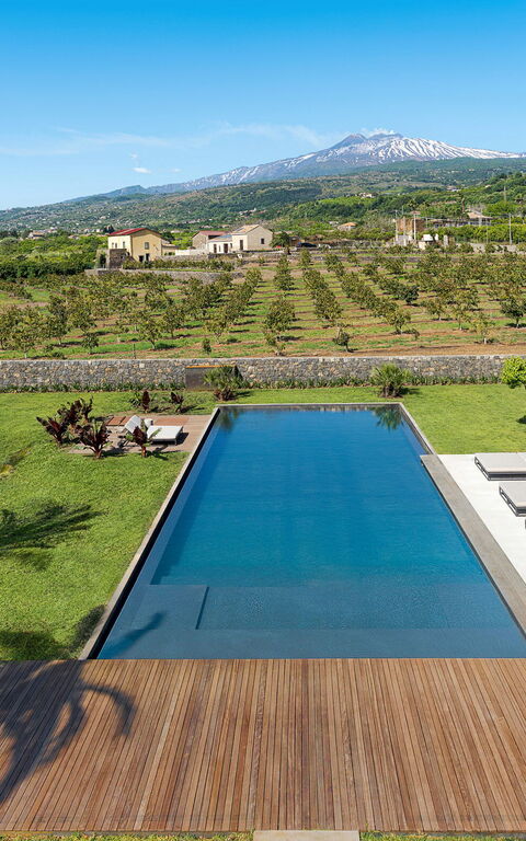 Fiumè: all'aperto, Esterni, Piscina
