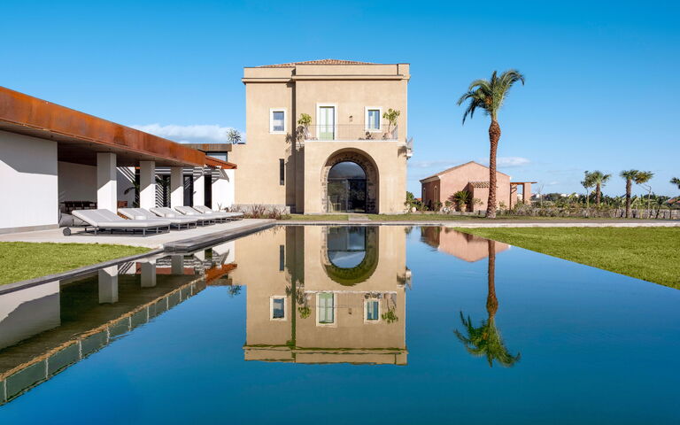 Fiumè: all'aperto, Esterni, Giardino, Piscina