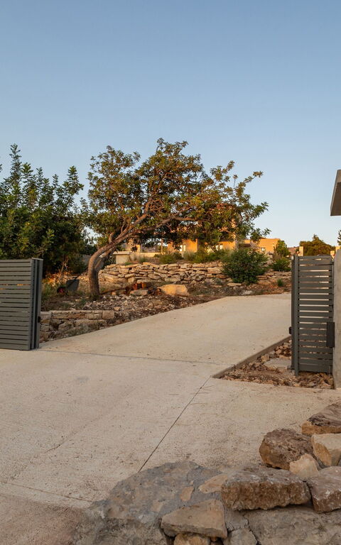 Villa Melia: all'aperto, Esterni