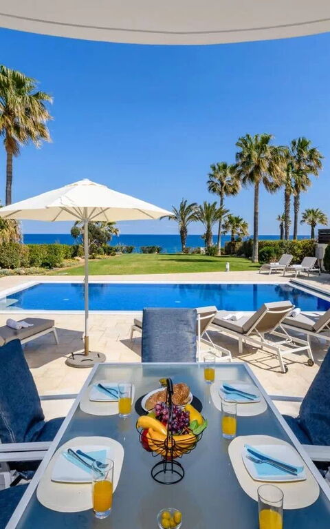 Royal Beachfront Villa: all'aperto, Esterni, Giardino, Piscina, Vista Panoramica