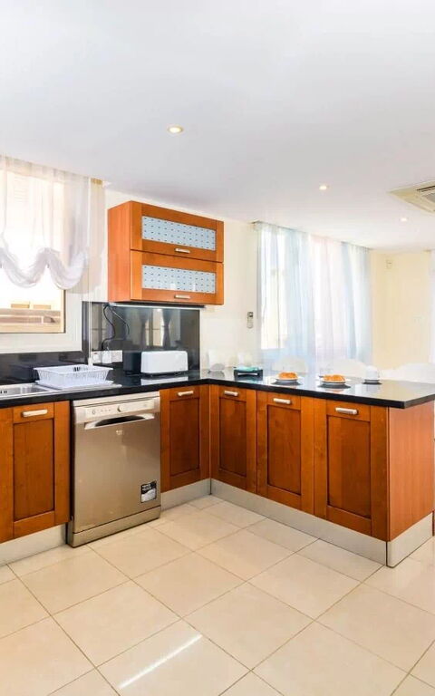 Royal Beachfront Villa: Cucina