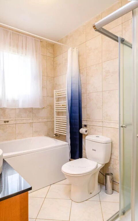 Royal Beachfront Villa: Bagno