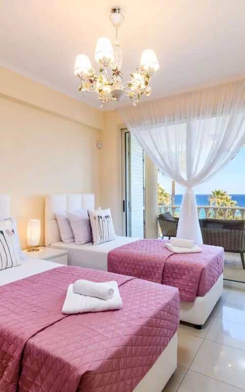 Royal Beachfront Villa: Camera da letto