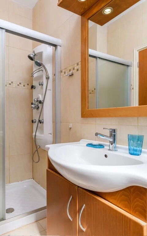 Royal Beachfront Villa: Bagno