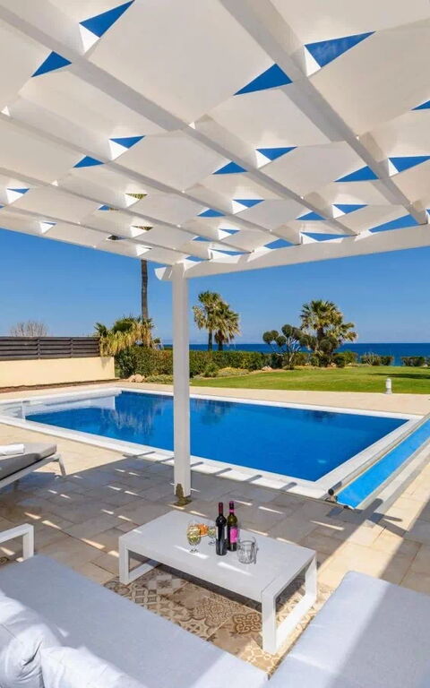 Royal Beachfront Villa: all'aperto, Esterni, Giardino, Piscina, Vista Panoramica