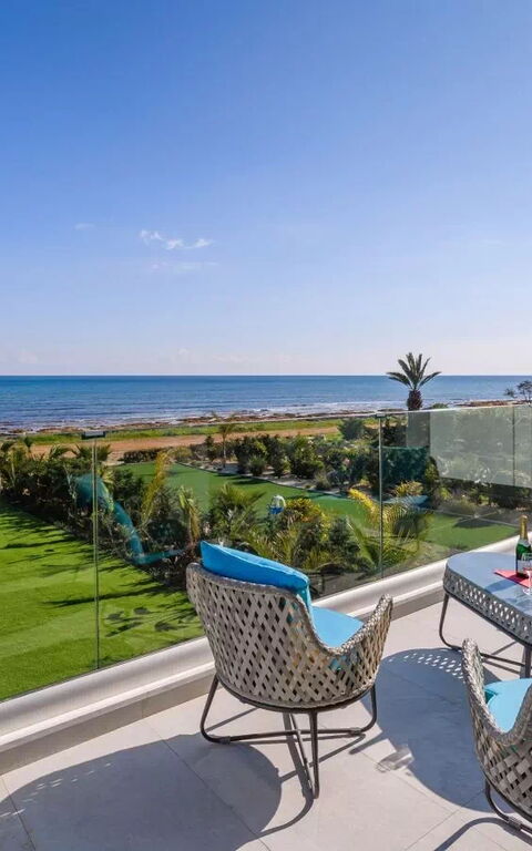 Serenity Seafront Villa: all'aperto, Balcone / Terrazza / Patio, Esterni, Giardino