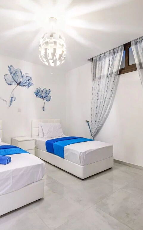 Serenity Seafront Villa: Camera da letto