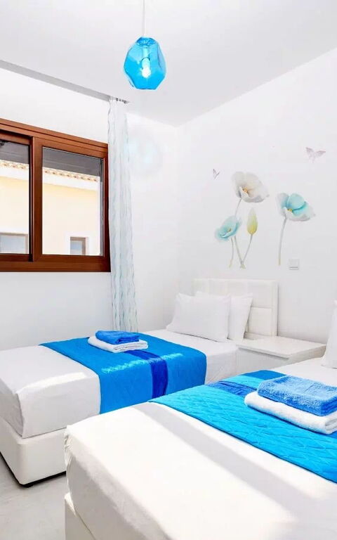 Serenity Seafront Villa: Camera da letto