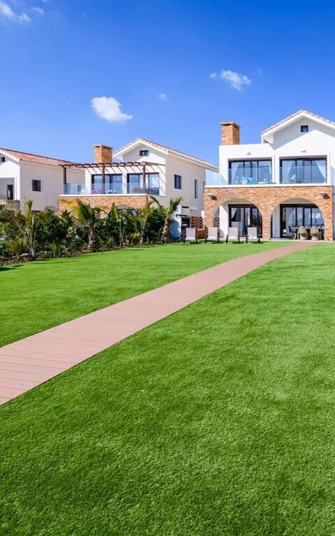 Serenity Seafront Villa: all'aperto, Esterni, Giardino