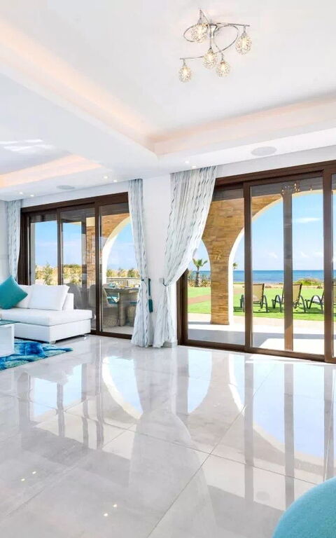 Serenity Seafront Villa: Soggiorno