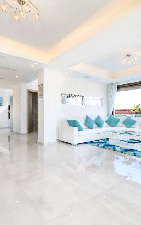 Serenity Seafront Villa: Soggiorno