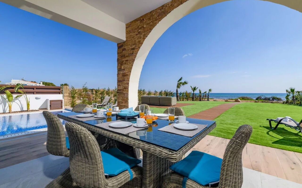Serenity Seafront Villa: all'aperto, Balcone / Terrazza / Patio, Esterni