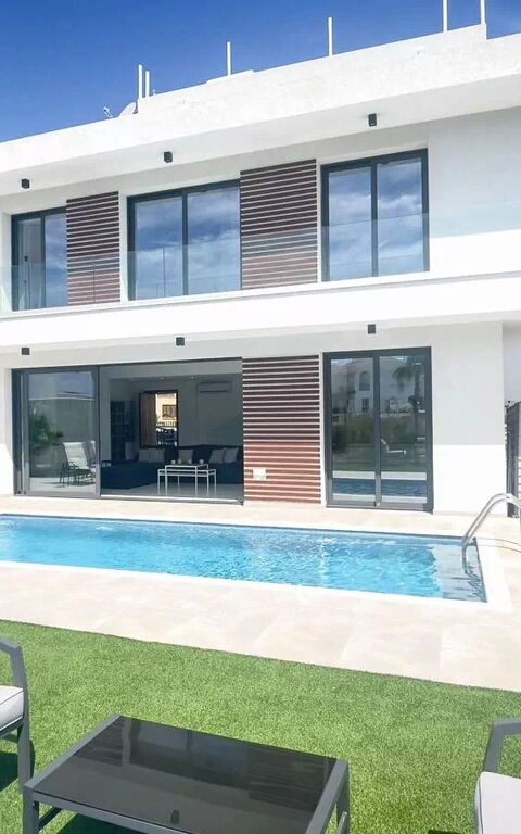 By the Beach - Royal Sapphire Villa: all'aperto, Esterni, Giardino, Piscina
