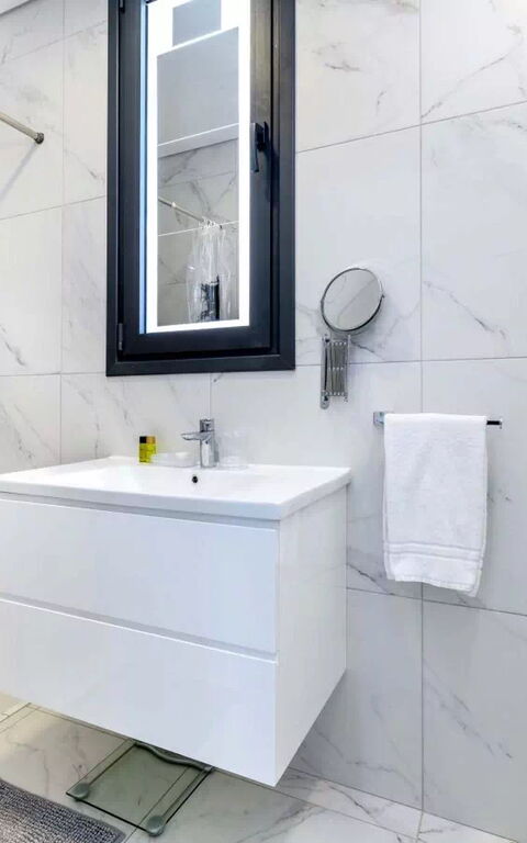 By the Beach - Royal Sapphire Villa: Bagno
