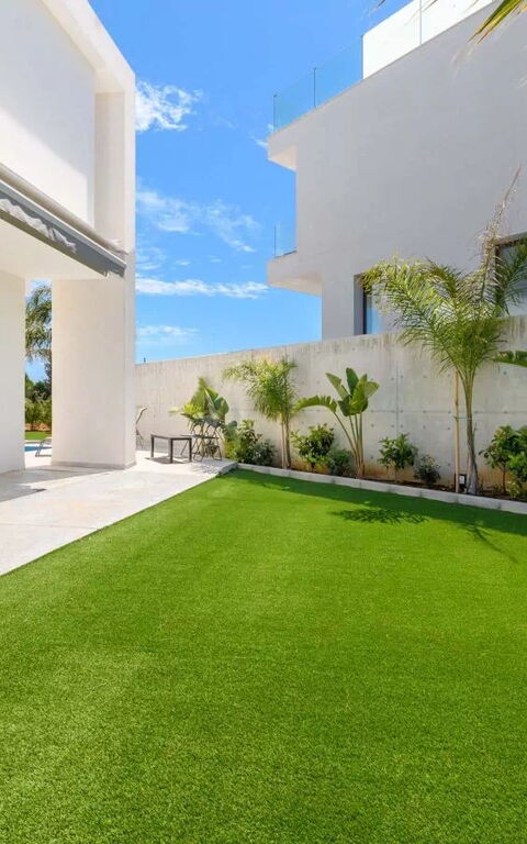 By the Beach - Royal Sapphire Villa: all'aperto, Esterni, Giardino