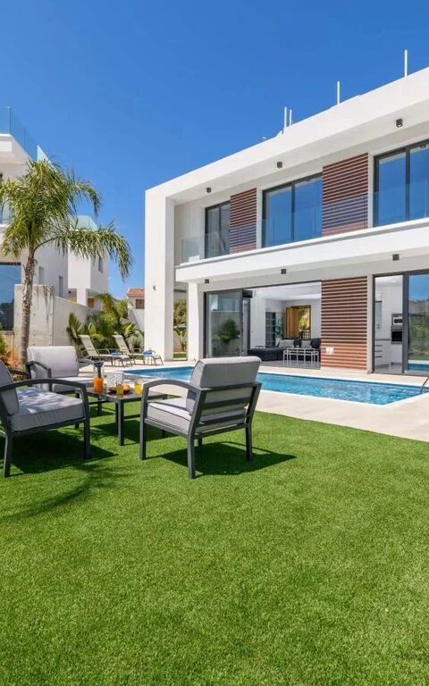 By the Beach - Royal Sapphire Villa: all'aperto, Esterni, Giardino, Piscina