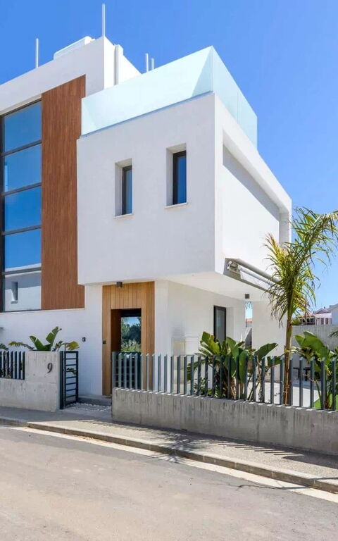 By the Beach - Royal Sapphire Villa: Entrata Principale