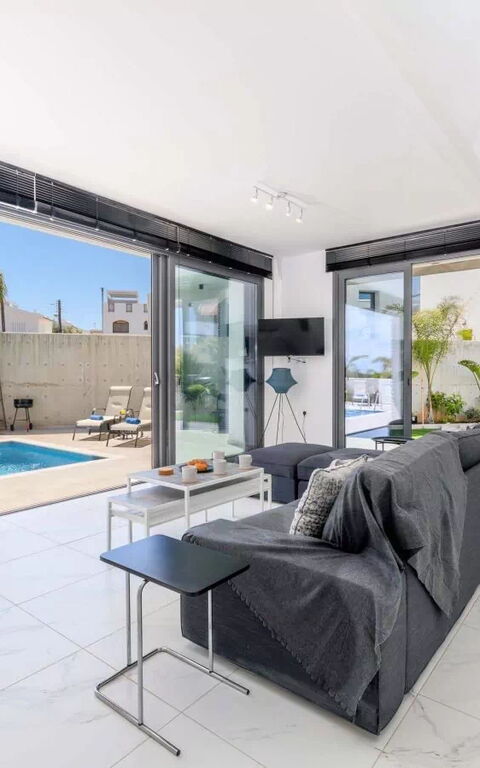 By the Beach - Royal Sapphire Villa: Soggiorno