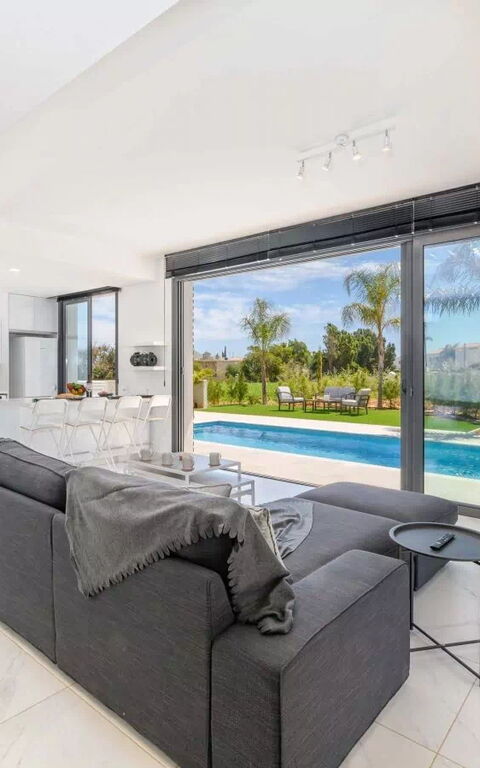 By the Beach - Royal Sapphire Villa: Soggiorno