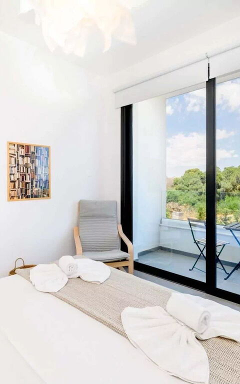 By the Beach - Sea Pearl Villa: Camera da letto