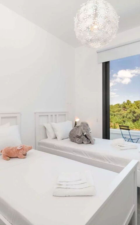 By the Beach - Sea Pearl Villa: Camera da letto