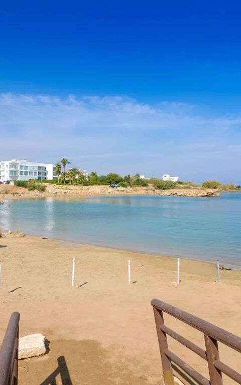 By the Beach - Sea Pearl Villa: Estate