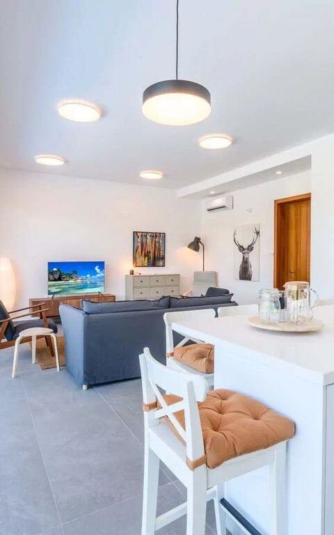 By the Beach - Sea Pearl Villa: Cucina, Soggiorno