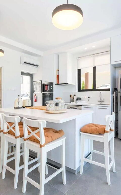 By the Beach - Sea Pearl Villa: Cucina, Sala da pranzo