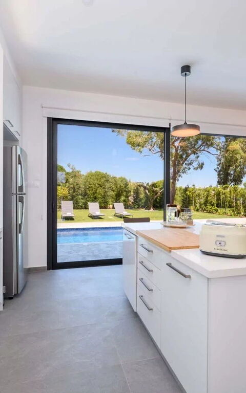 By the Beach - Sea Pearl Villa: Cucina